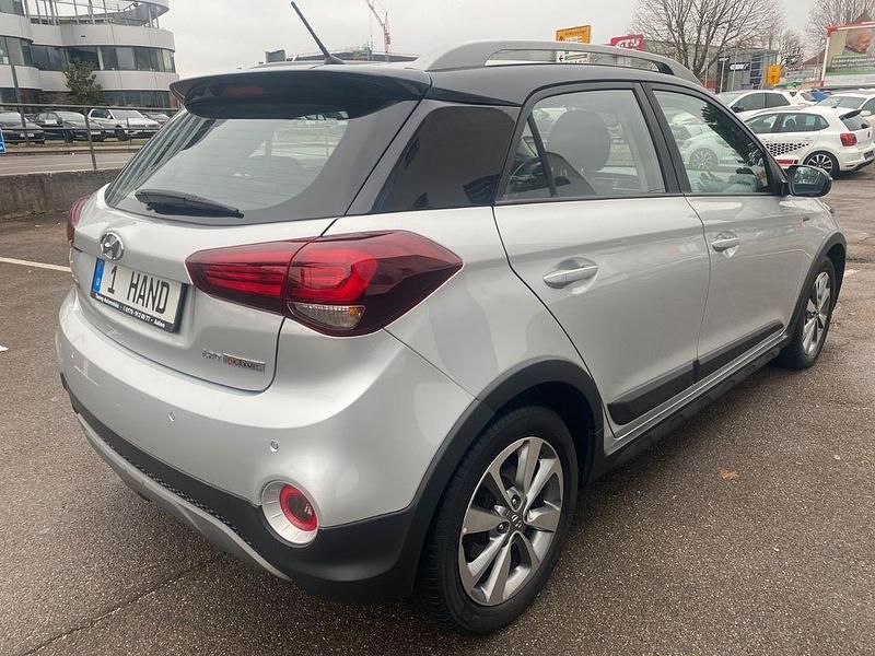 Gebraucht Hyundai i20 Active 101 PS (74 kW) 2019 Schwarz Limousine