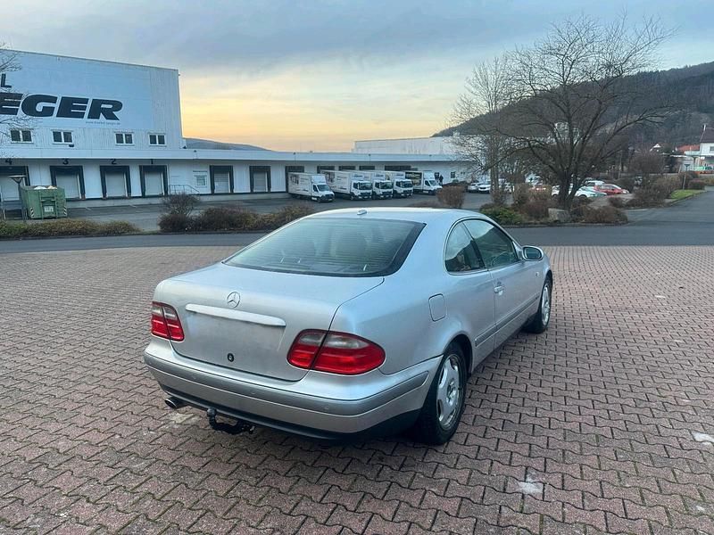 Gebraucht Mercedes CLK320 218 PS (160 kW) 1999 Silber Coupé