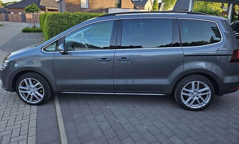 Gebraucht VW Sharan Comfortline 150 PS (110 kW) 2018 Grau Van / Kleinbus