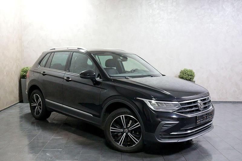 Gebraucht VW Tiguan Active 245 PS (180 kW) 2022 Deep black perleffekt metalli SUV