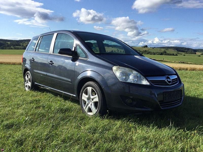Silber Gebraucht 2009 Opel Zafira Selection Van / Kleinbus | 1.950 € (Guter Preis) - Bild 1/4
