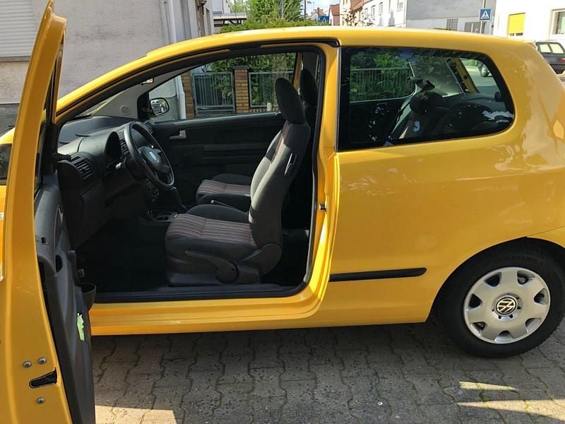 Gebraucht VW Fox 54 PS (39 kW) 2006 Gelb Kleinwagen