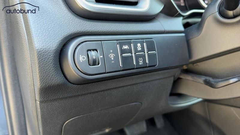 Neu Kia Ceed Best 140 PS (102 kW) 2025 Grau Kleinwagen