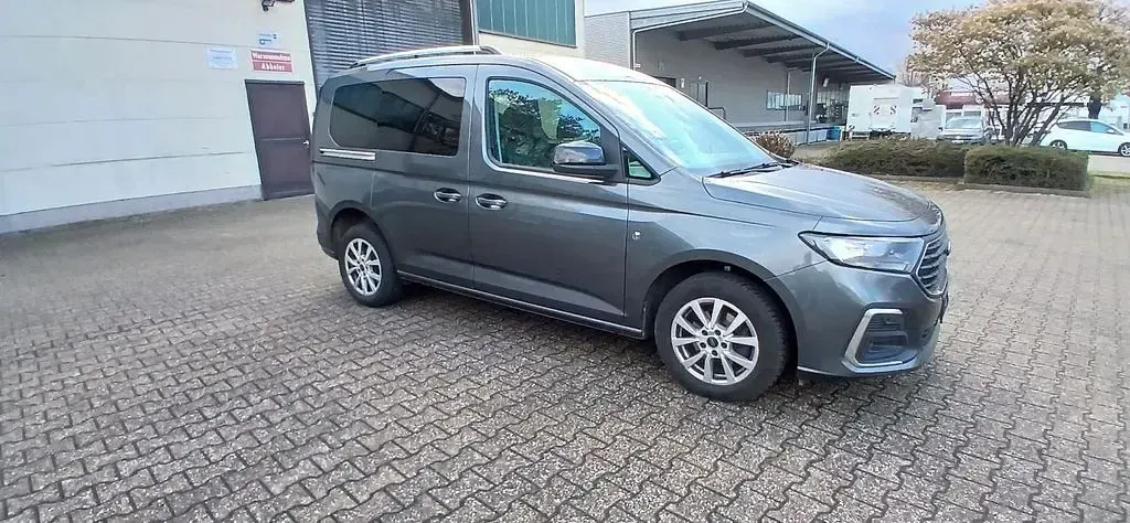 Gebraucht Ford Tourneo 102 PS (75 kW) 2022 Grau Van / Kleinbus