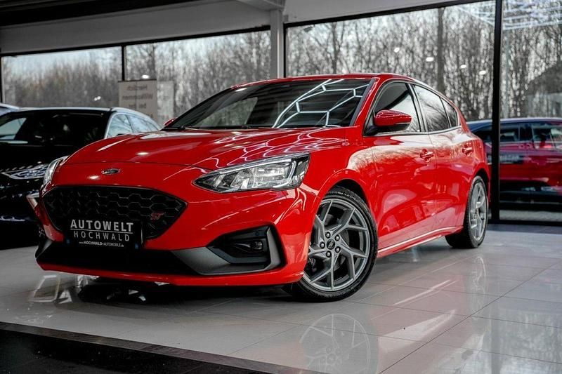Używany Ford Focus ST 190 KM (139 kW) 2020 Czerwony Sedan/Limuzyna