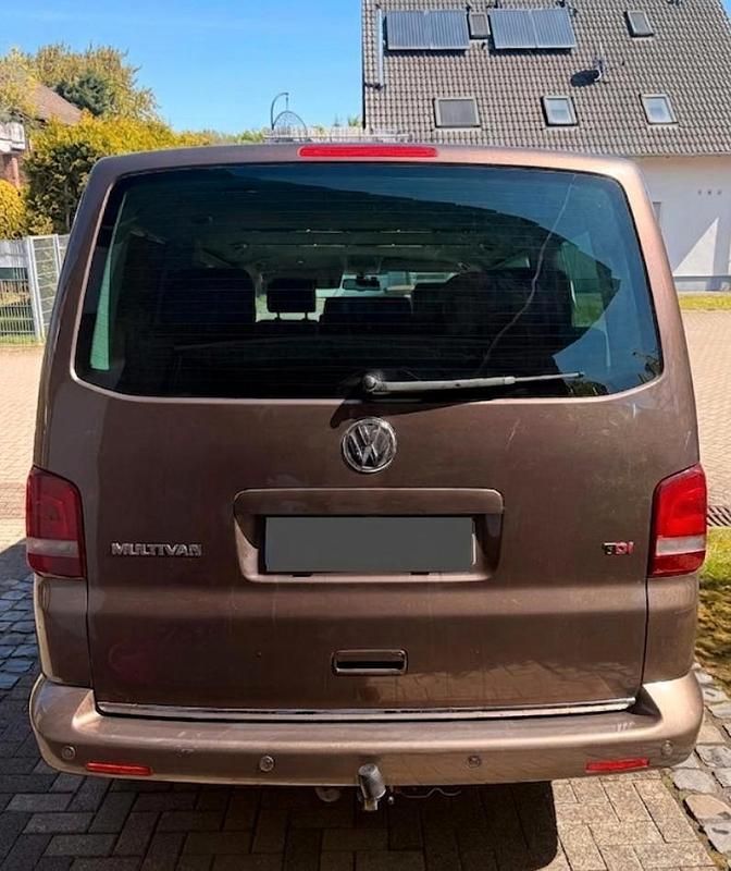 Gebraucht VW Multivan 179 PS (131 kW) 2011 Braun Van / Kleinbus