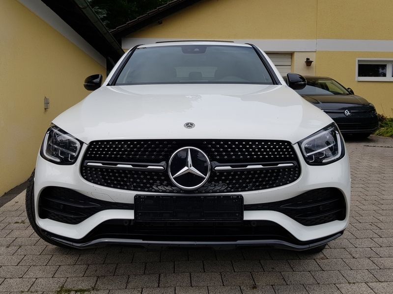 Gebraucht Mercedes GLC300e 211 PS (155 kW) 2021 Weiß Coupé