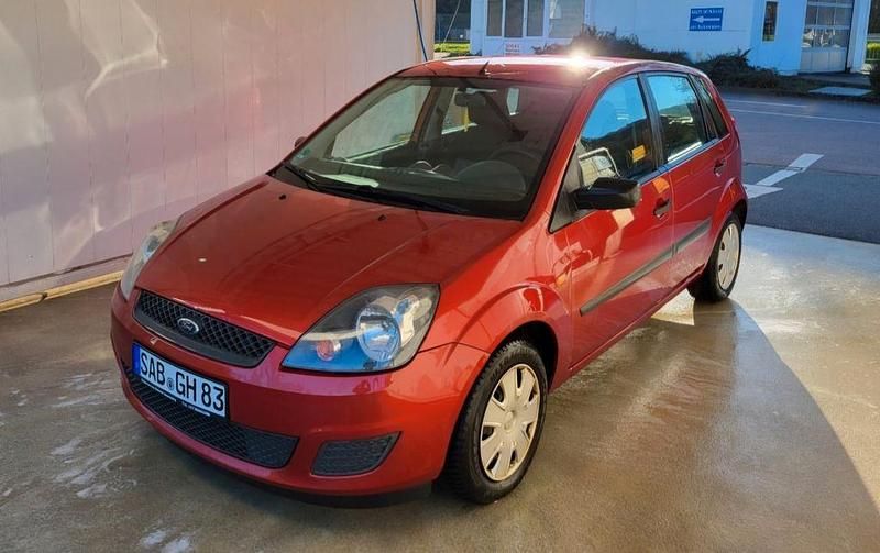 Rot Gebraucht 2007 Ford Fiesta Limousine | 1.200 € (Fairer Preis) - Bild 1/4