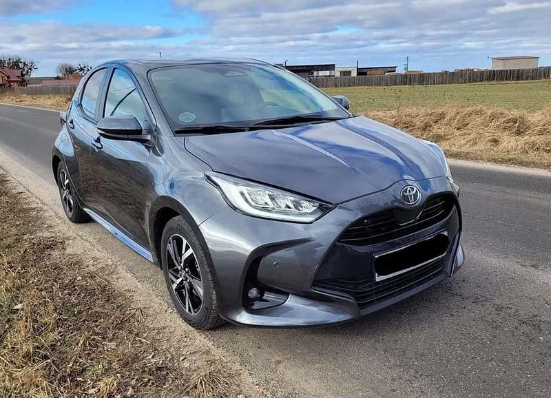 Gebraucht Toyota Yaris Hybrid Style 92 PS (67 kW) 2024 Grau Limousine