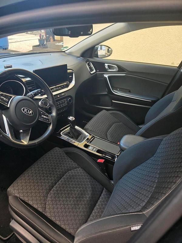 Gebraucht Kia Ceed 136 PS (100 kW) 2020 Schwarz Kleinwagen