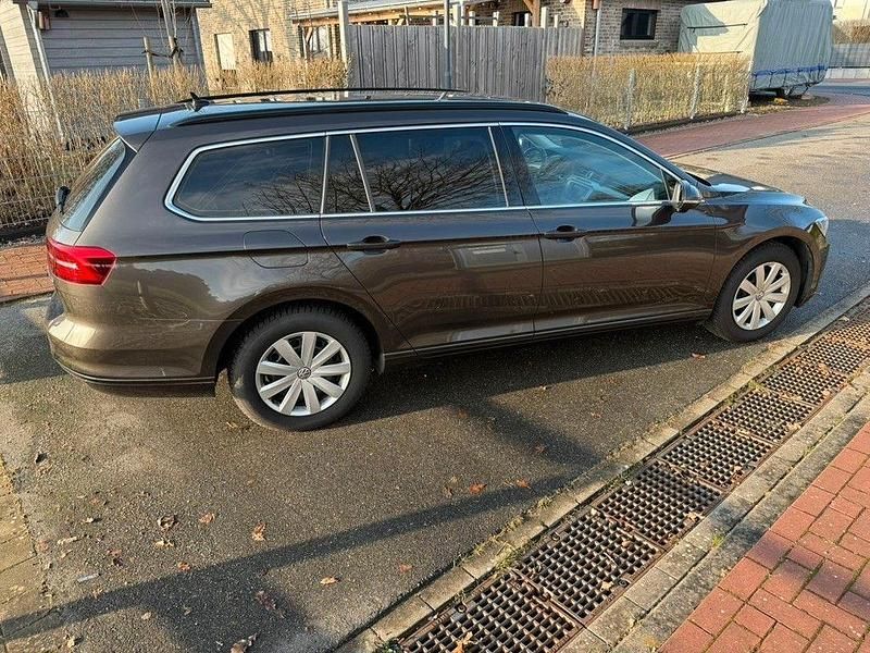 Gebraucht VW Passat Comfortline 150 PS (110 kW) 2017 Braun Kombi