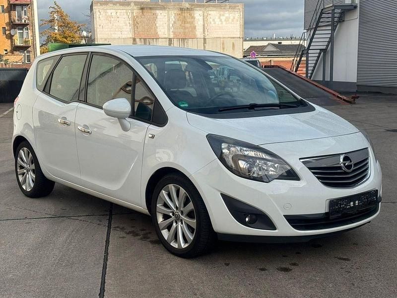 Weiß Gebraucht 2010 Opel Meriva Selection Van / Kleinbus | 4.990 € (Fairer Preis) - Bild 1/4