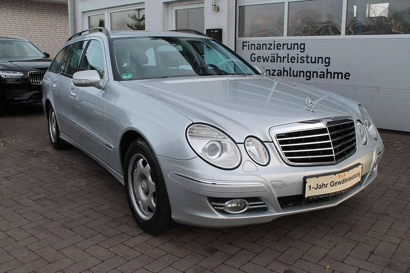 Gebraucht Mercedes E200 184 PS (135 kW) 2009 Iridiumsilber Kombi