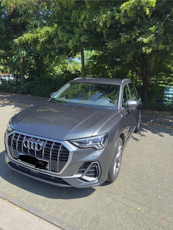 Grau Gebraucht 2019 Audi Q3 Sport SUV | 25.400 € (Fairer Preis) - Bild 1/4