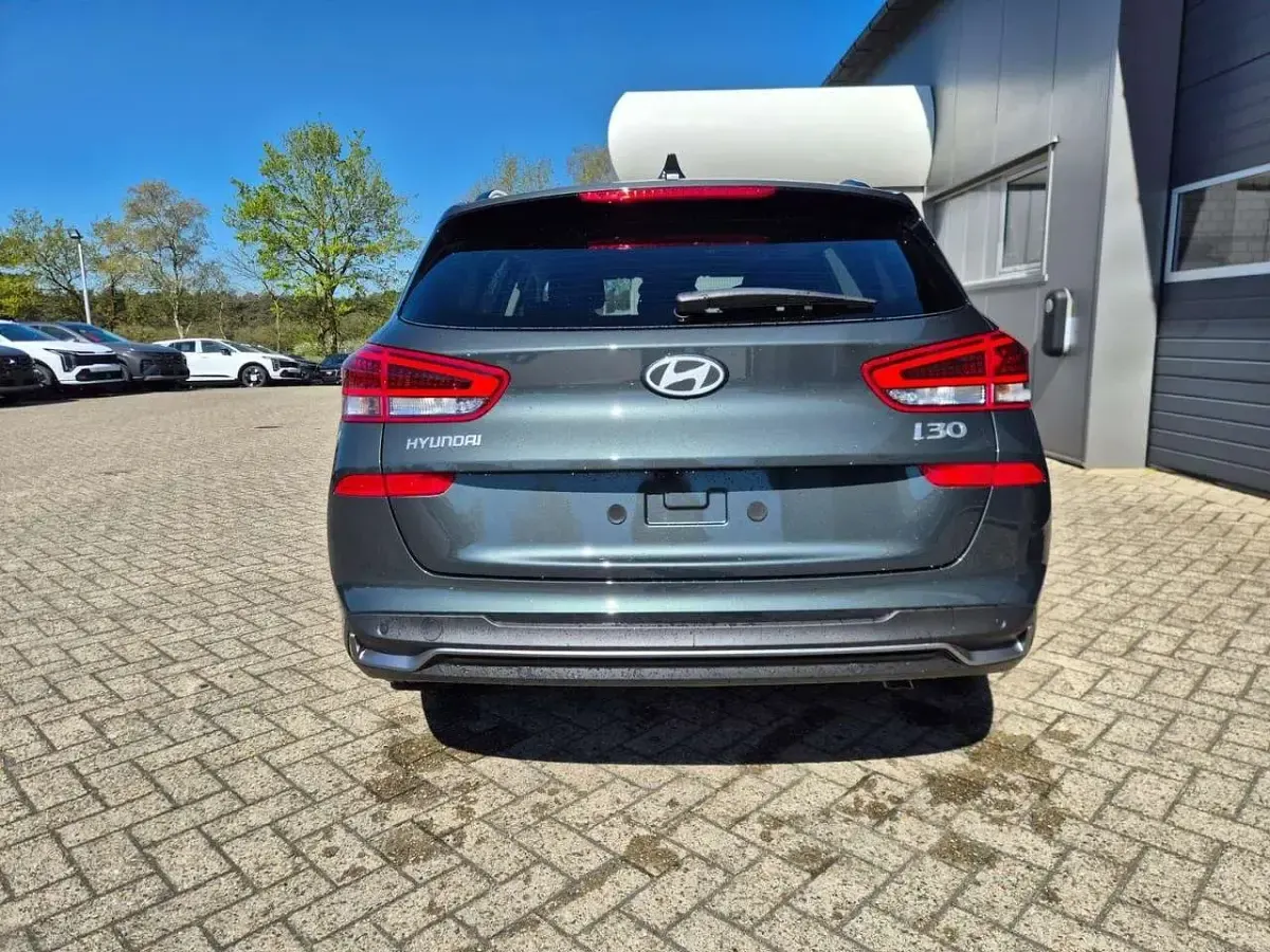 Neu Hyundai i30 Trend 150 PS (110 kW) 2026 Cypress green Kombi