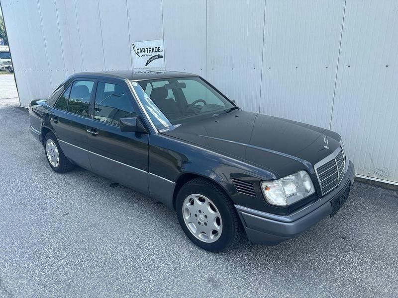 Second-hand Mercedes E250 113 CP (83 kW) 1995 Gri Berlinǎ