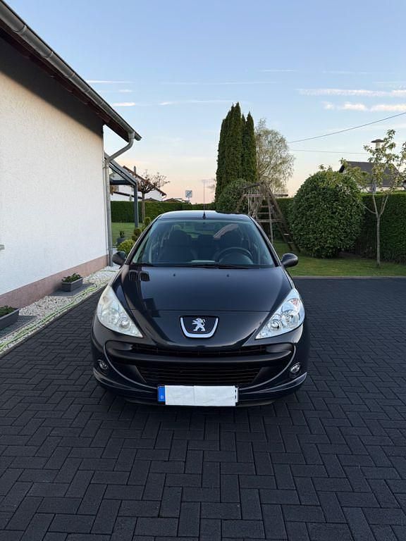 Gebraucht Peugeot 206+ 60 PS (44 kW) 2010 Grau Kleinwagen