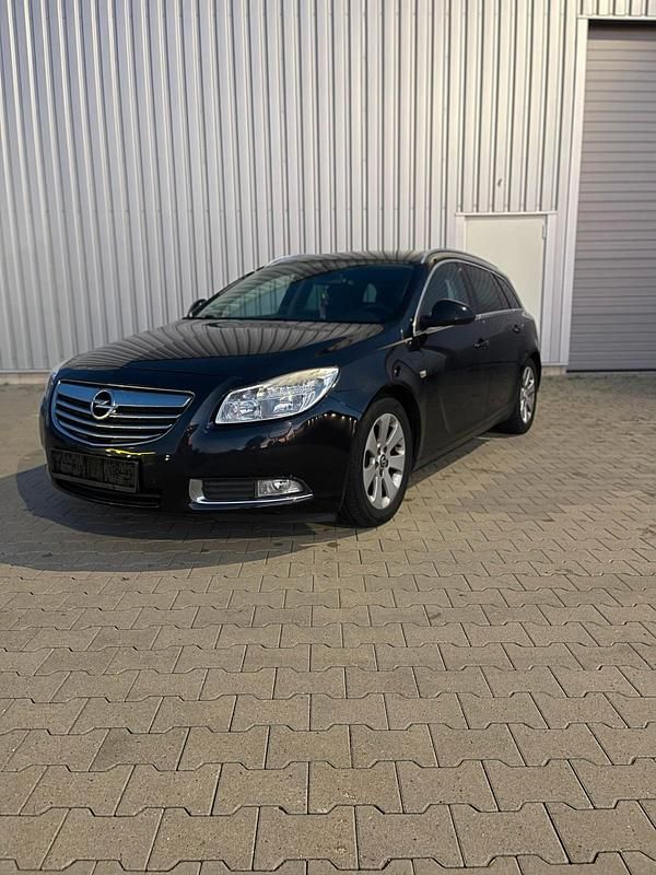 Schwarz Gebraucht 2011 Opel Insignia Kombi | 3.990 € (Guter Preis) - Bild 1/4