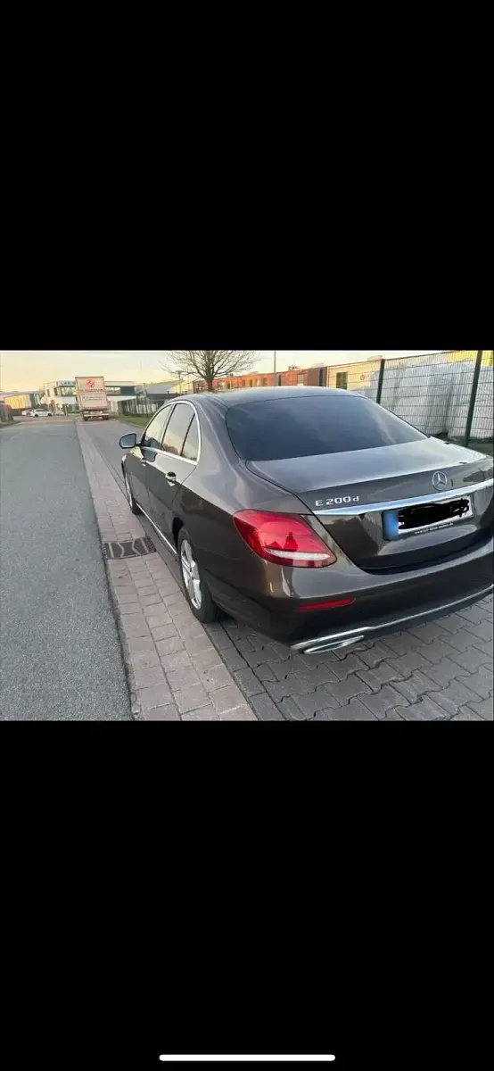 Gebraucht Mercedes E200 150 PS (110 kW) 2017 Braun Limousine