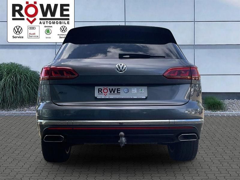 Gebraucht VW Touareg Basis 286 PS (210 kW) 2019 Siliziumgrau SUV