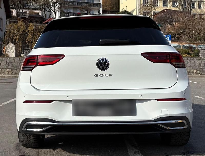 Gebraucht VW Golf VII Active 150 PS (110 kW) 2021 Weiß Kleinwagen