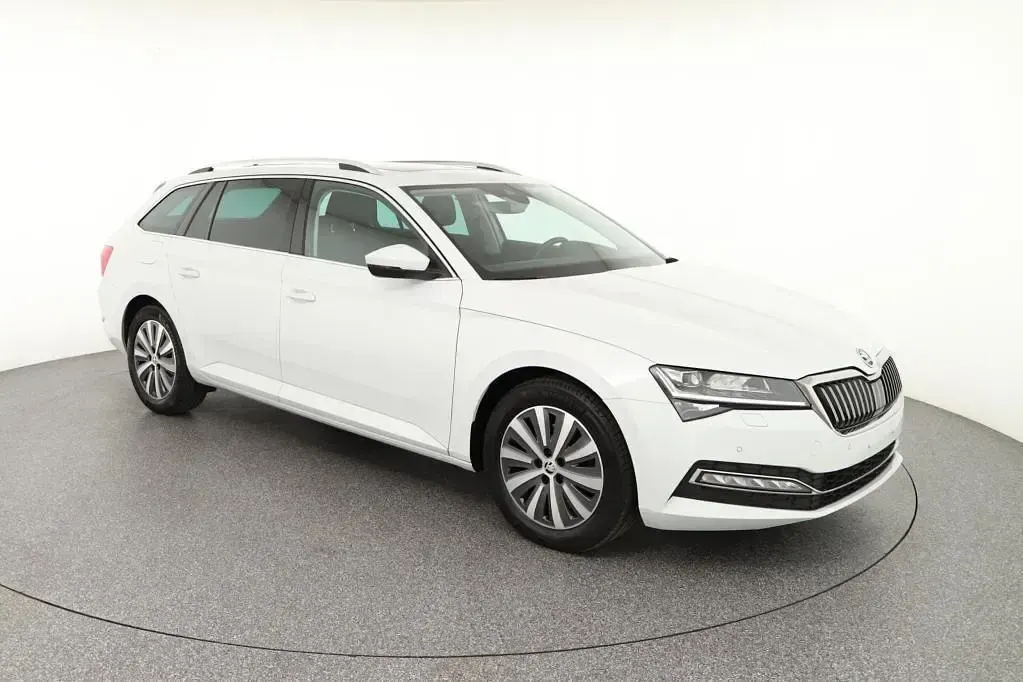Gebraucht Skoda Superb Style 150 PS (110 kW) 2023 Weiß Kombi
