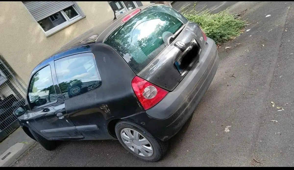 Gebraucht Renault Clio 58 PS (42 kW) 2004 Schwarz Kleinwagen