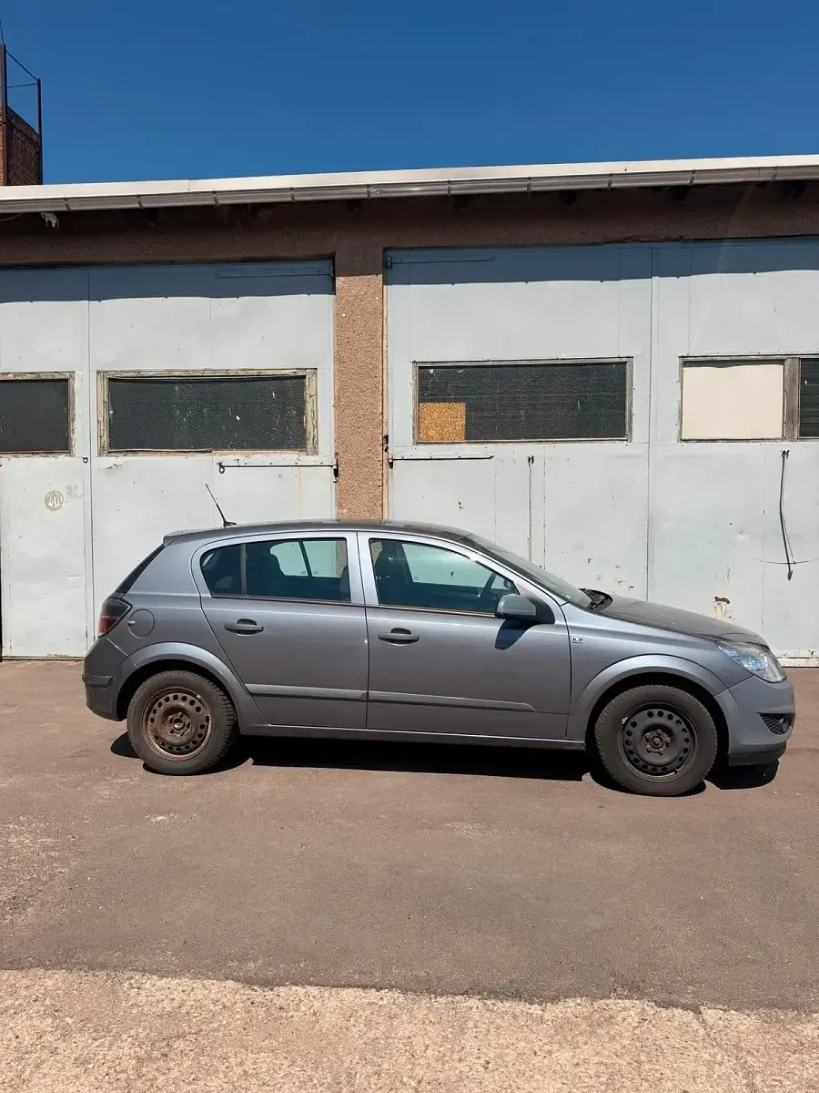 Gebraucht Opel Astra 105 PS (77 kW) 2008 Grau Kleinwagen