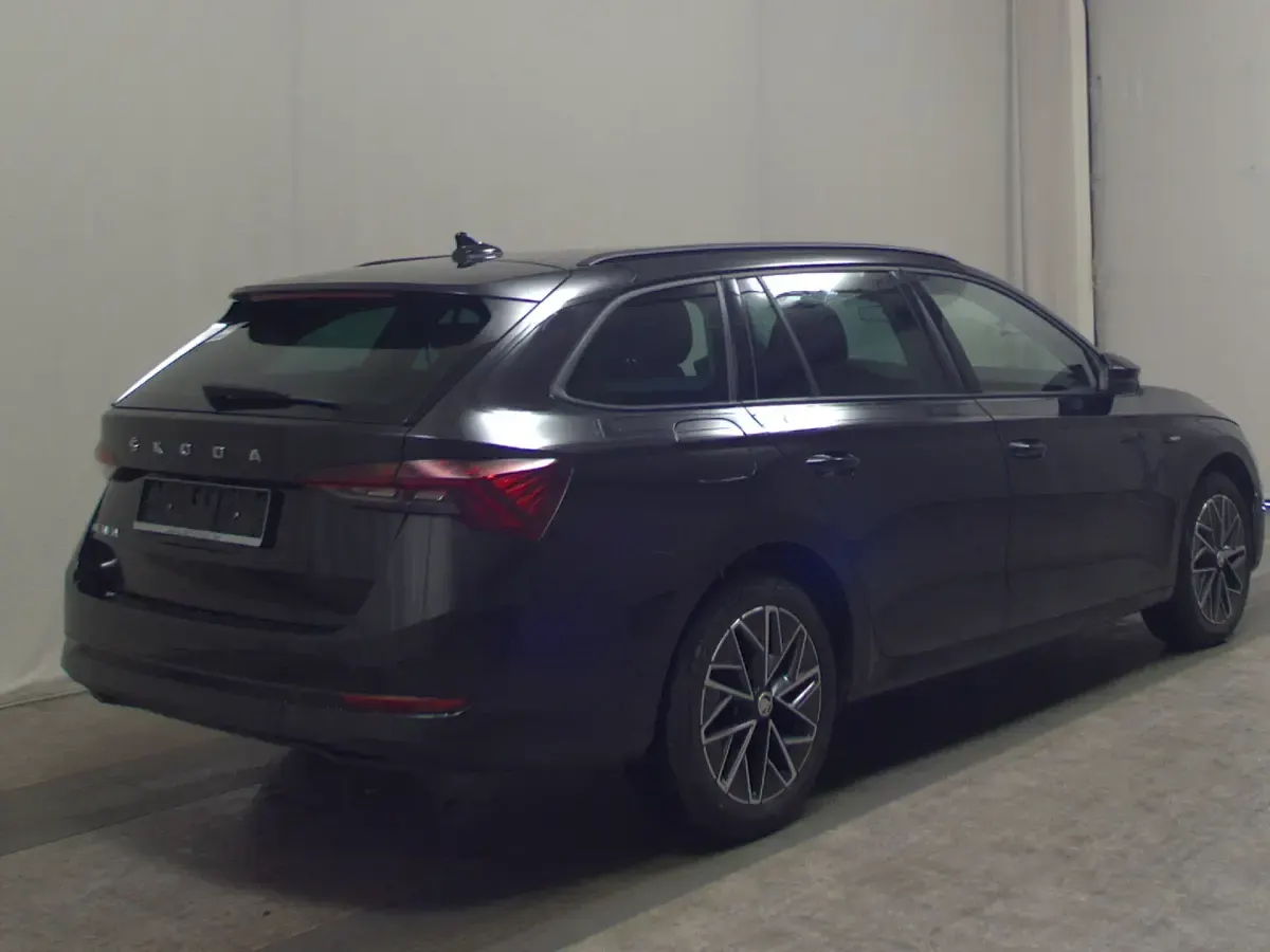 Gebraucht Skoda Octavia Clever 150 PS (110 kW) 2023 Schwarz Kombi