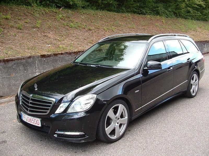 Schwarz Gebraucht 2011 Mercedes E220 Avantgarde Kombi | 5.690 € (Superpreis) - Bild 1/4
