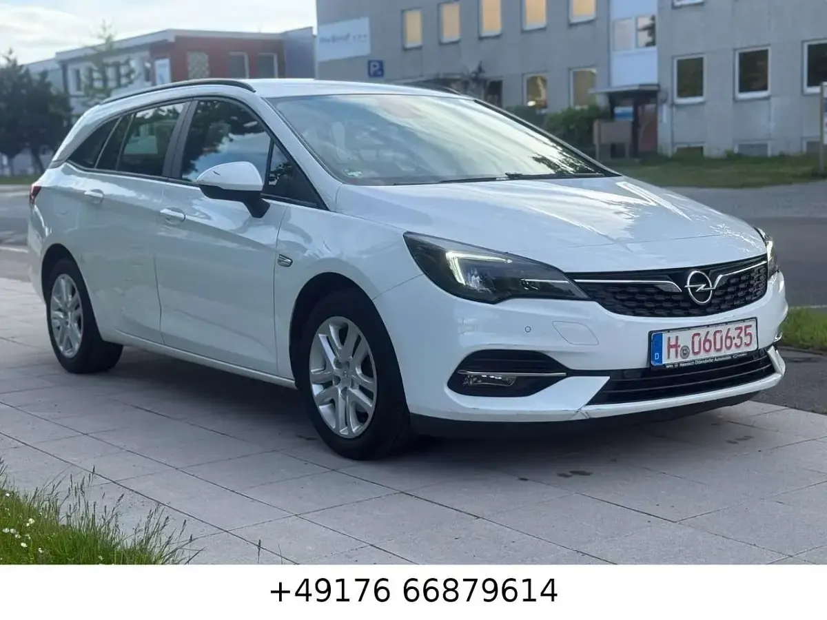 Usado Opel Astra Edition 105 CV (77 kW) 2020 Blanco Familiar