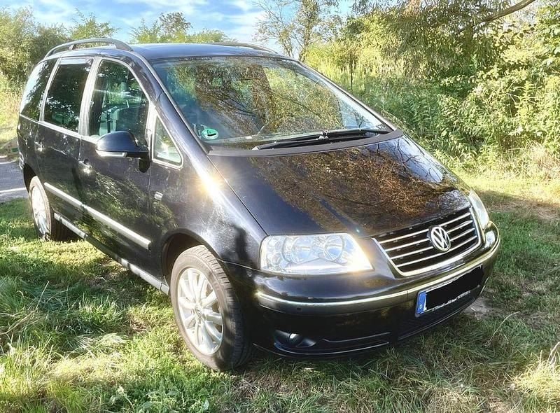 Schwarz Gebraucht 2010 VW Sharan Comfortline Van / Kleinbus | 8.250 € (Superpreis) - Bild 1/4
