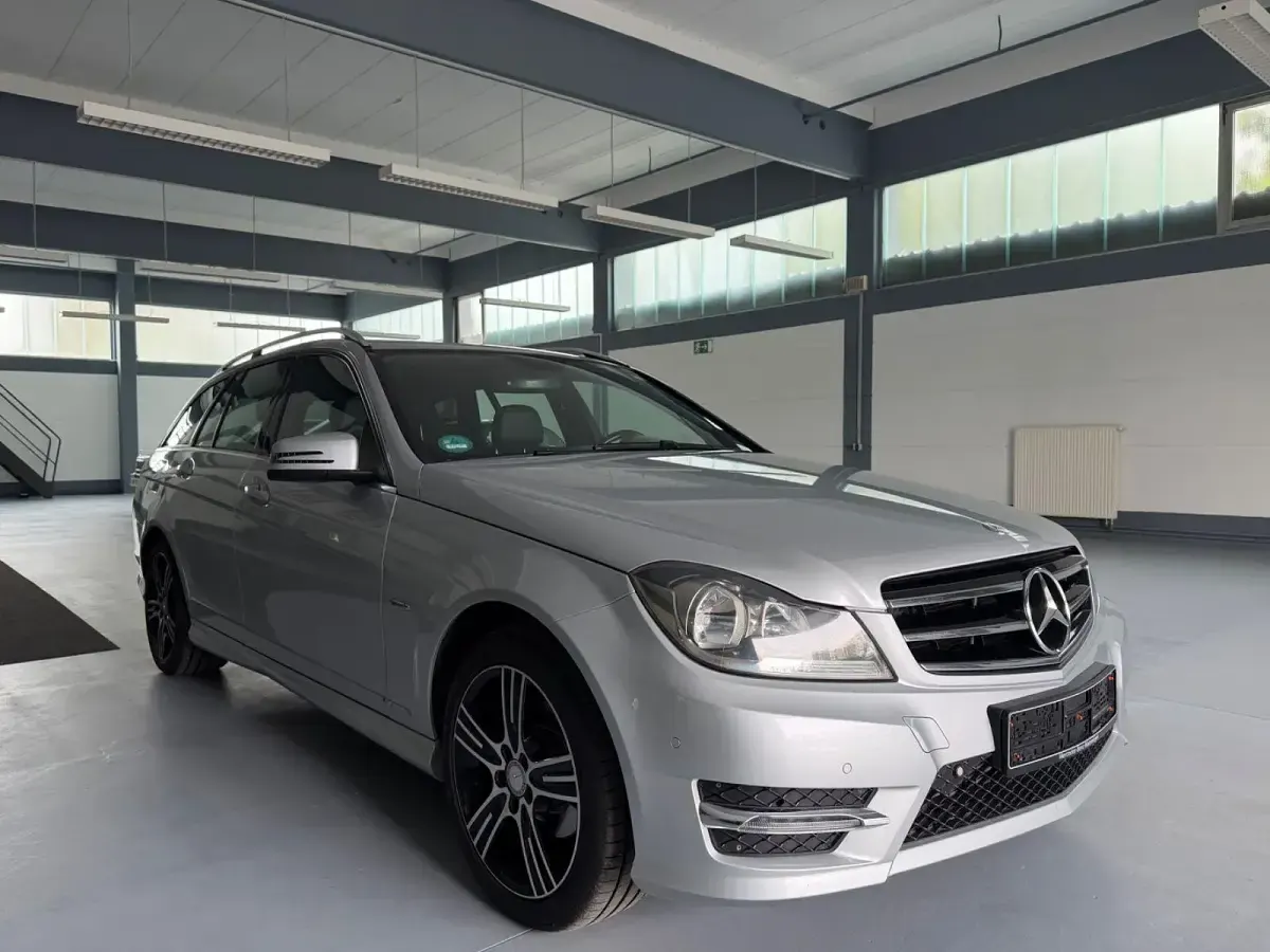 Gebraucht Mercedes C200 AMG 184 PS (135 kW) 2014 Silber Limousine