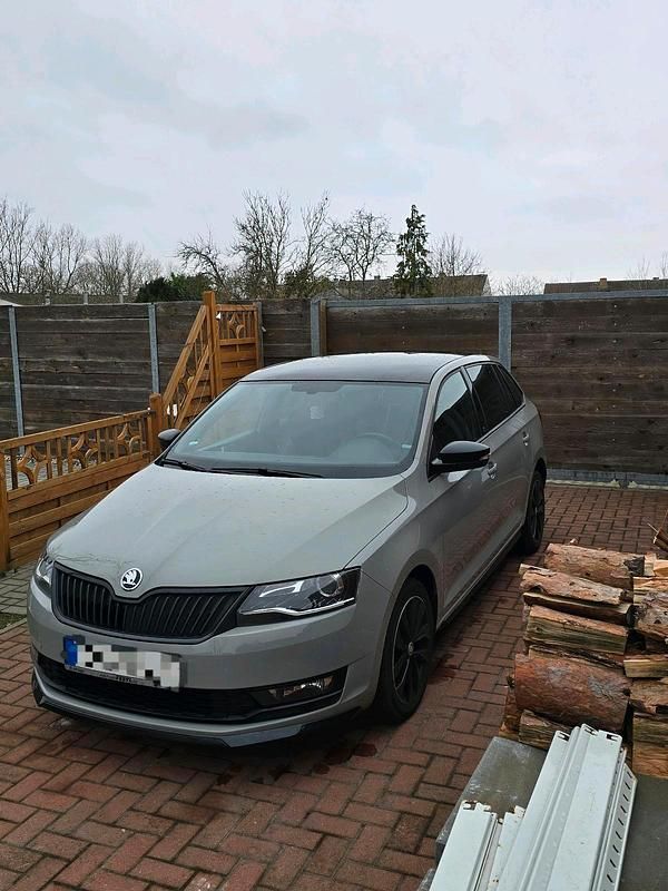 Grau Gebraucht 2018 Skoda Rapid Monte Carlo Kleinwagen | 9.895 € (Teuer) - Bild 1/4