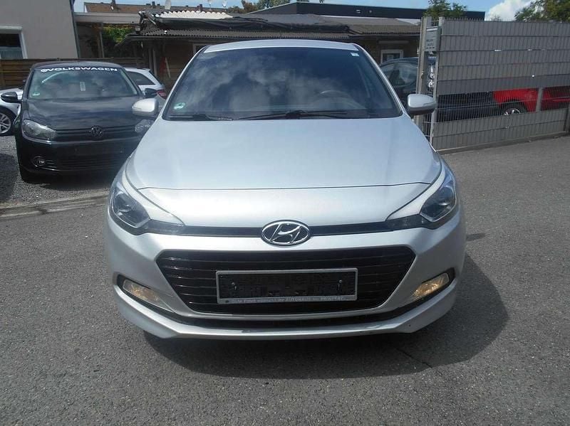Sleek silver Gebraucht 2017 Hyundai i20 YES! Kleinwagen | 5.899 € (Superpreis) - Bild 1/4