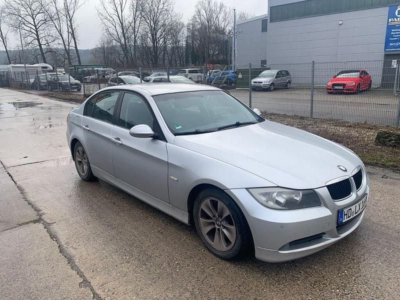 Gebraucht BMW 320 150 PS (110 kW) 2005 Silber Limousine