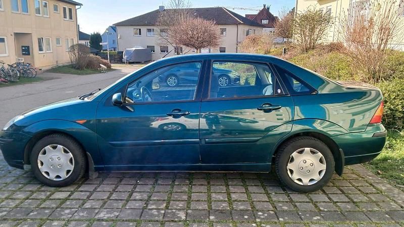 Usata Ford Focus 115 CV (84 kW) 2002 Verde Utilitaria