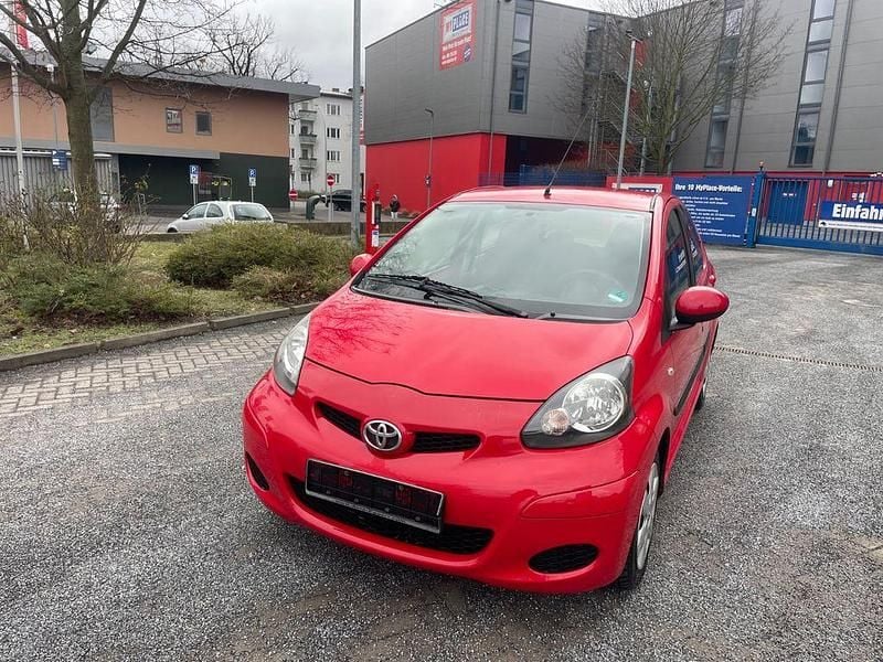 Gebraucht Toyota Aygo Cool 68 PS (50 kW) 2009 Rot Kleinwagen
