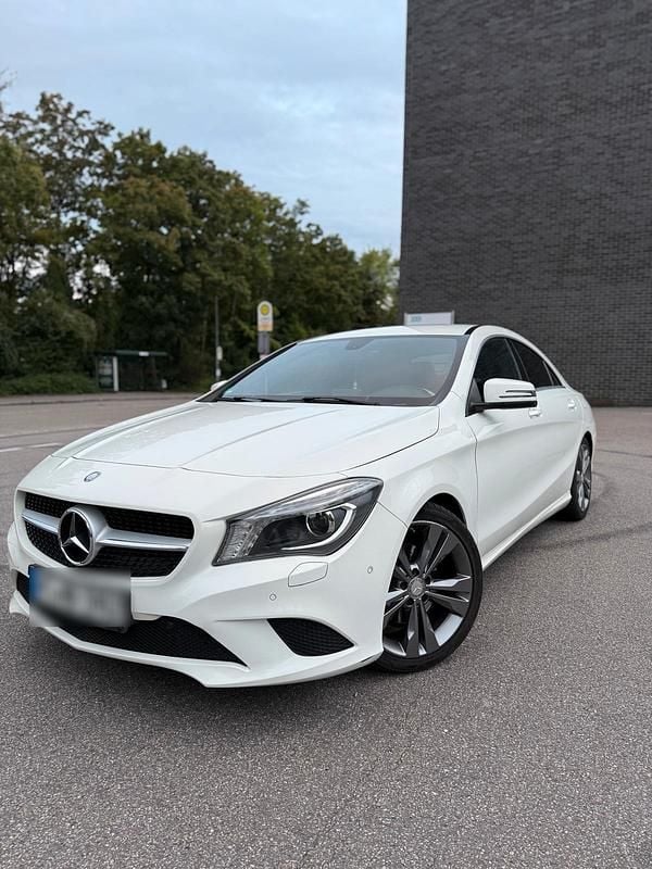 Weiß Gebraucht 2014 Mercedes CLA180 Limousine | 16.700 € (Fairer Preis) - Bild 1/4