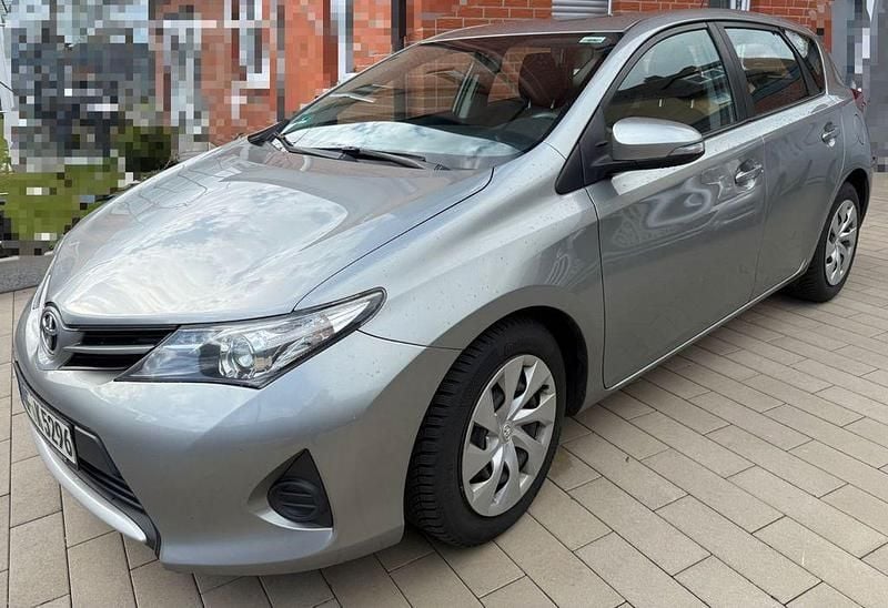 Gebraucht Toyota Auris Cool 99 PS (72 kW) 2014 Grau Limousine