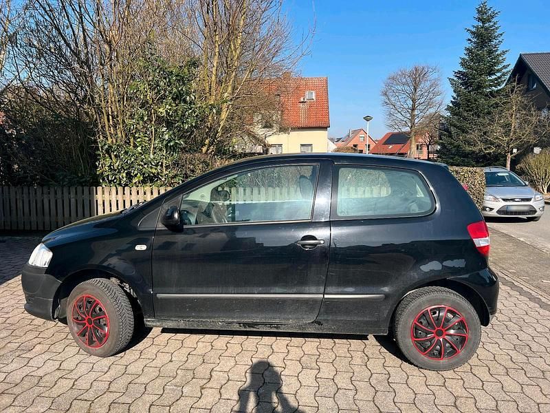 Gebraucht VW Fox 54 PS (39 kW) 2008 Schwarz Kleinwagen