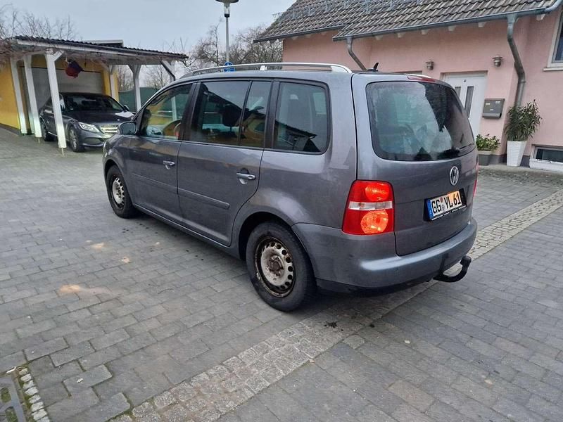 Grau Gebraucht 2006 VW Touran Van / Kleinbus | 2.000 € (Superpreis) - Bild 1/4