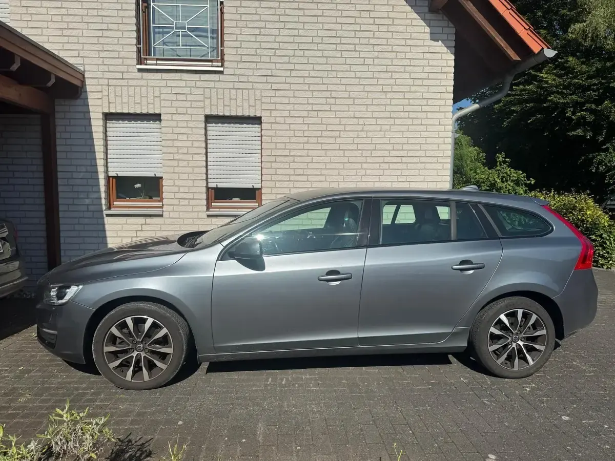 Gebraucht Volvo V60 Linje Svart 190 PS (139 kW) 2017 Grau Kombi