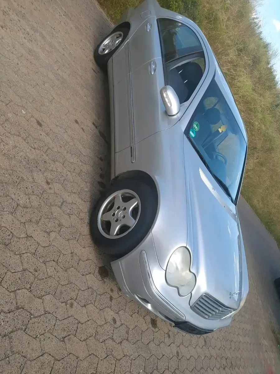 Gebraucht Mercedes C180 143 PS (105 kW) 2002 Grau Limousine