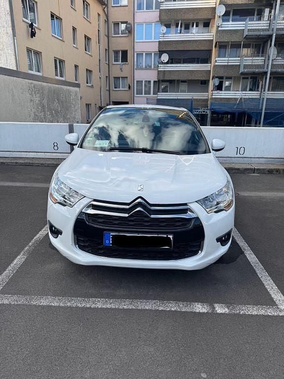 Gebraucht Citroën DS4 Chic 120 PS (88 kW) 2012 Weiß Kleinwagen