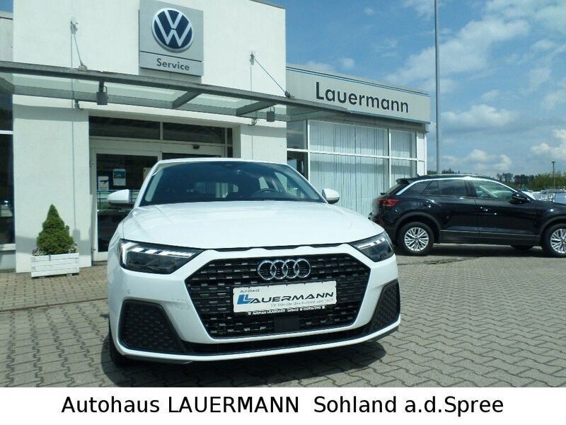 Neu Audi A1 Sportback Basis 95 PS (69 kW) 2025 Gletscherweiß metallic Kleinwagen