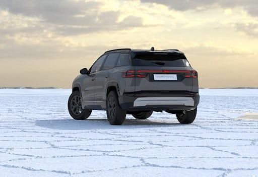 Neu Jeep Compass 145 PS (106 kW) 2025 Grau SUV