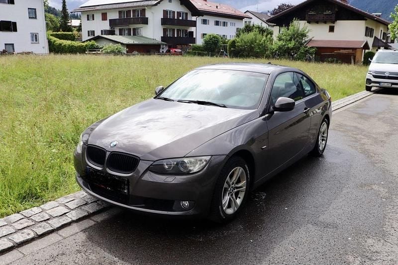 Gebraucht BMW 320 184 PS (135 kW) 2010 Braun Coupé