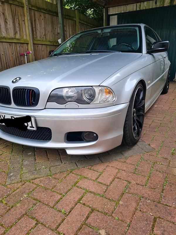 Silber Gebraucht 2025 BMW 323 Coupé | 5.150 € - Bild 1/4