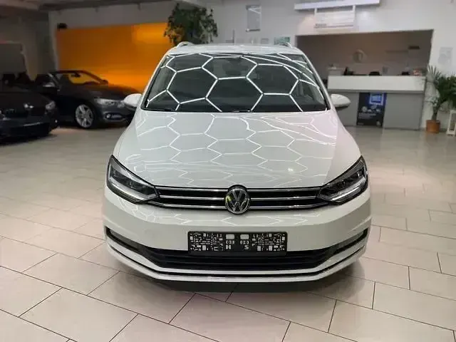 Gebraucht VW Touran Highline 190 PS (139 kW) 2019 Weiß Van / Kleinbus
